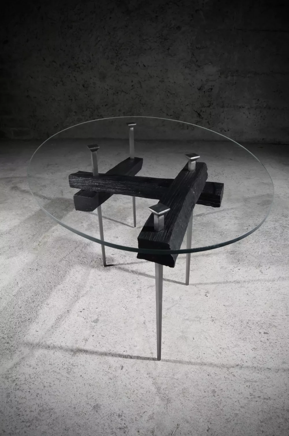 Table basse pour le salon des martyrs